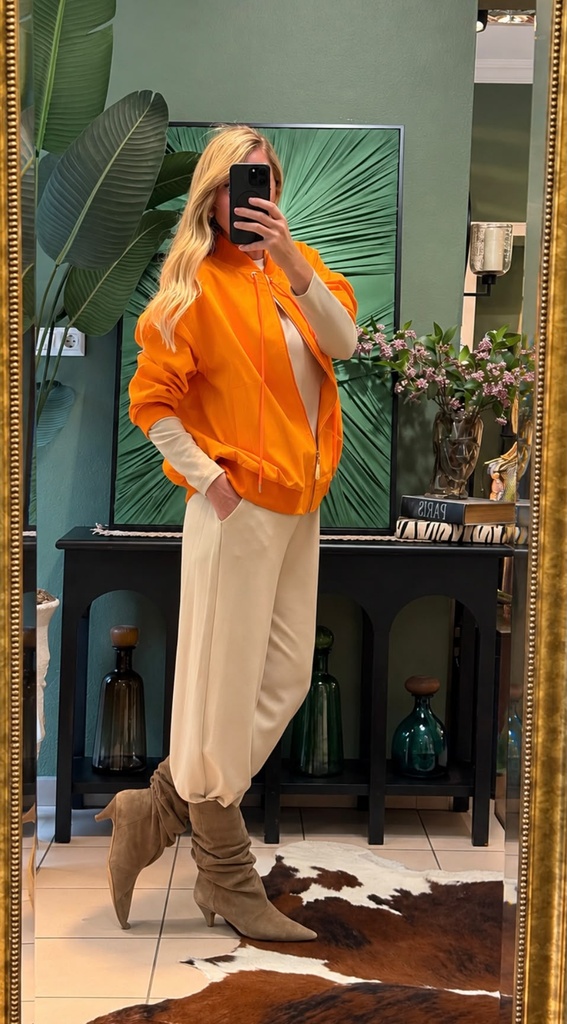 AURA Bomber