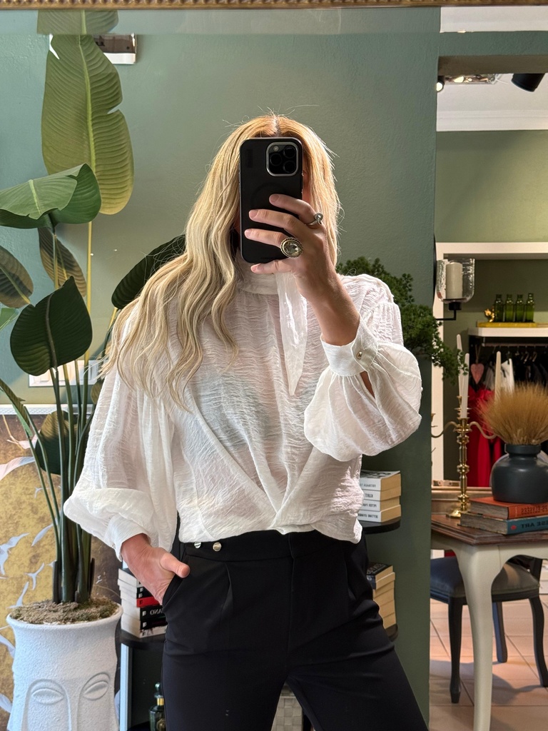 Omuzu Düğmeli, Yakası Bağlamalı Bluz