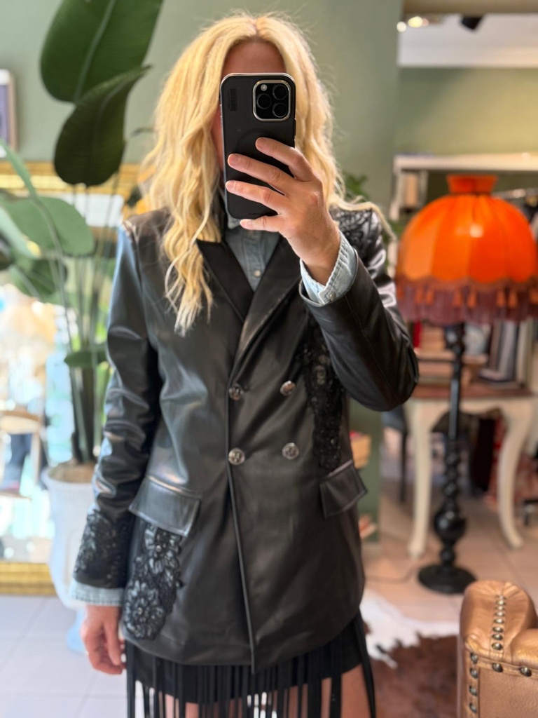 İşleme Detaylı Deri Ceket