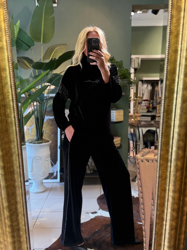 Taş Detaylı Kadife Takım