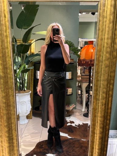 Deri şort detaylı etek